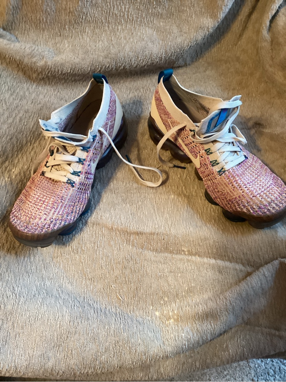 Nike Womens Pink Knit Sneakers with White and Teal Accents